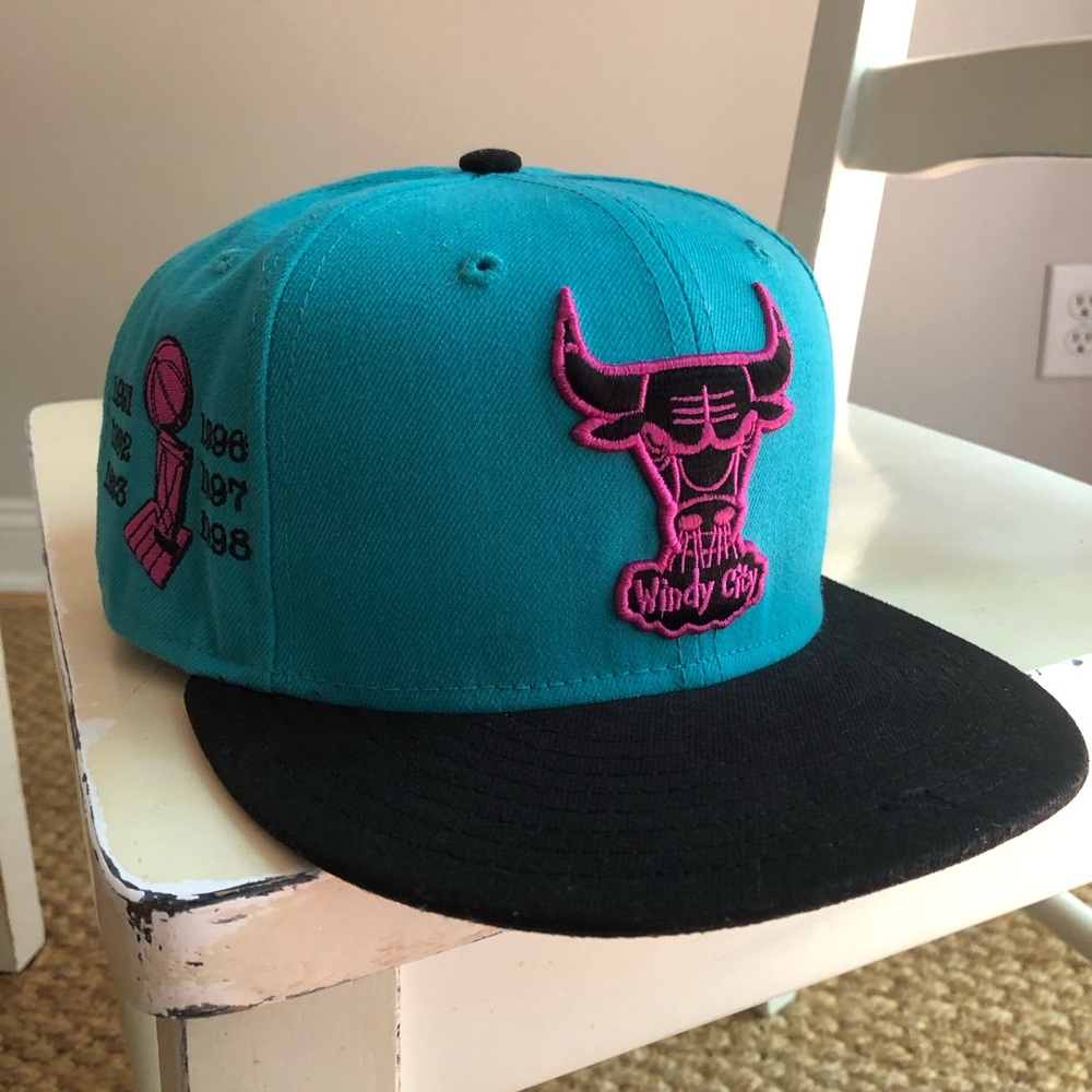 New: New Era Hardwood Classics Chicago Bulls 6x Champs SnapBack